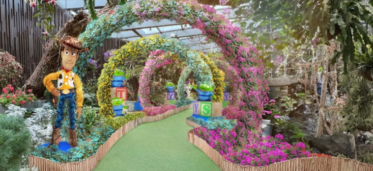 disney garden decor