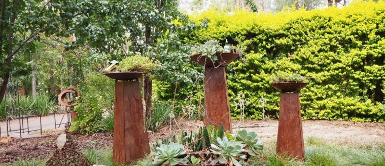 metal garden statues