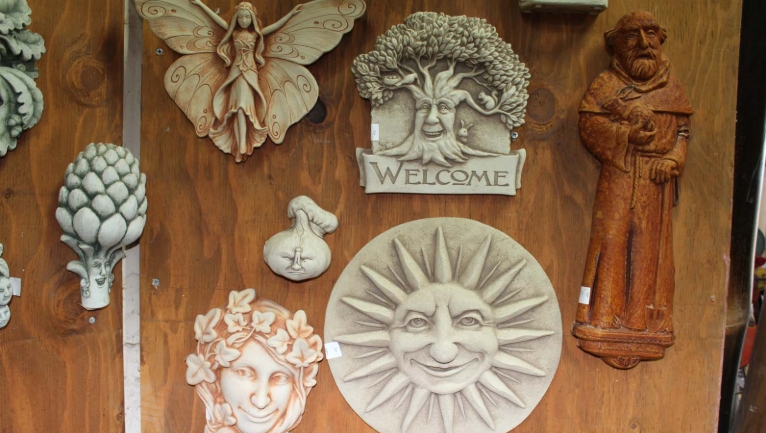 outdoor wall plaques