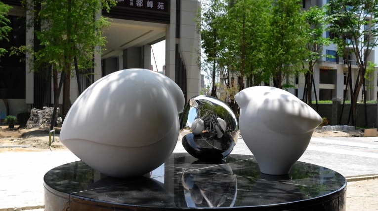 modern outdoor sculpture