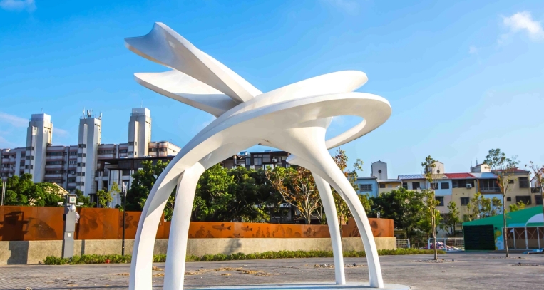 outdoor metal sculpture