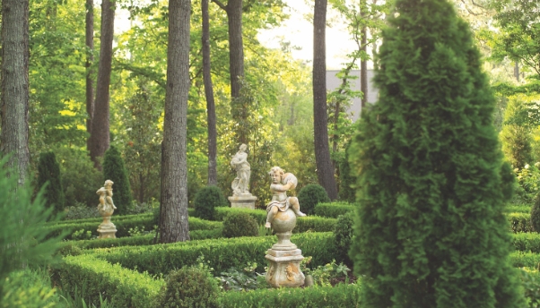 Lawn Ornaments & Garden Sculptures
