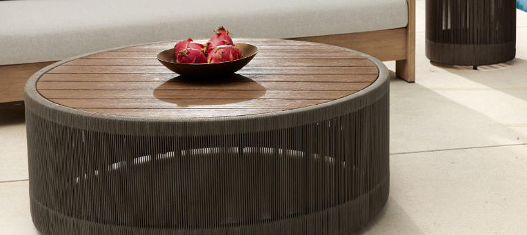 outdoor round coffee table