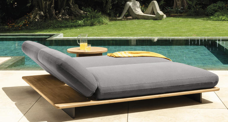 outdoor double chaise lounge