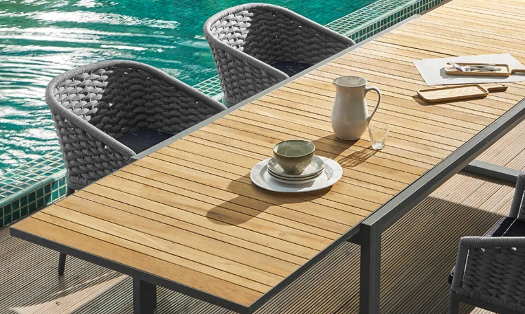 extendable outdoor table