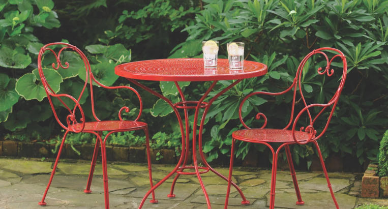 outdoor bistro table and chairs