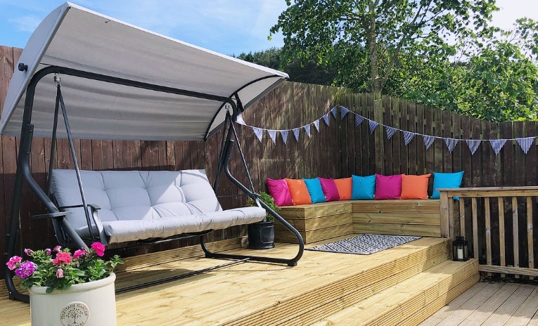 outdoor swing with canopy