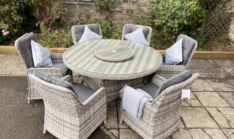 round garden table