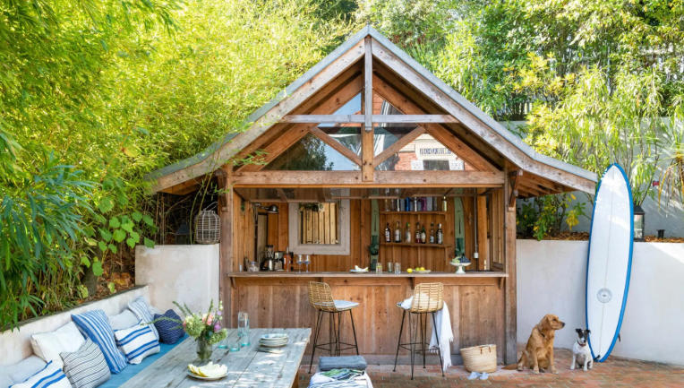 outdoor bar furniture
