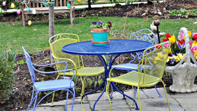 iron outdoor furniture