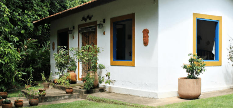 How to Add Cottage-Style Window Frames Outdoors