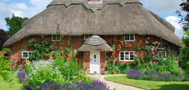 Using Classic English Plants in Cottage Gardens