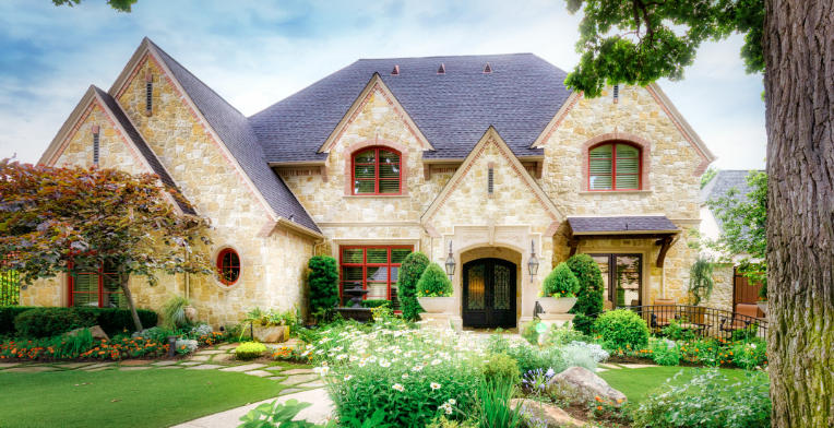 Cottage Garden Ideas with Overflowing Flower Beds