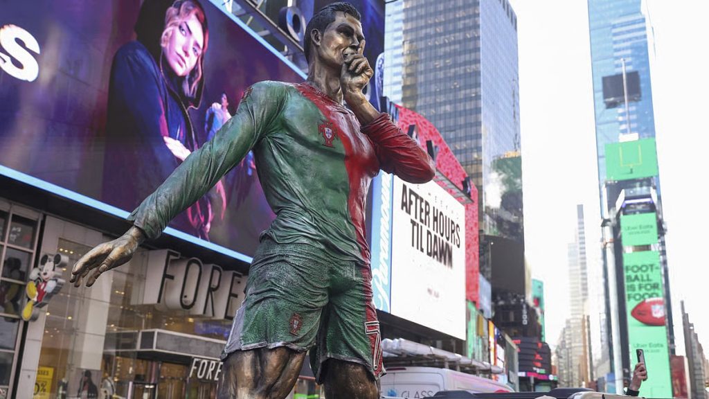 famous figure sculptures